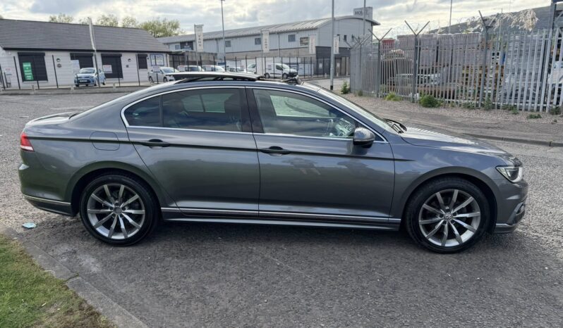 
								2017 VOLKSWAGEN PASSAT R-LINE full									