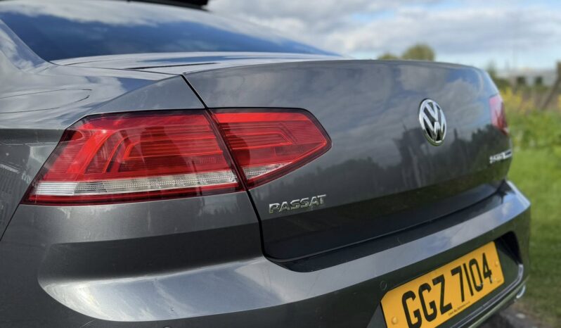
								2017 VOLKSWAGEN PASSAT R-LINE full									